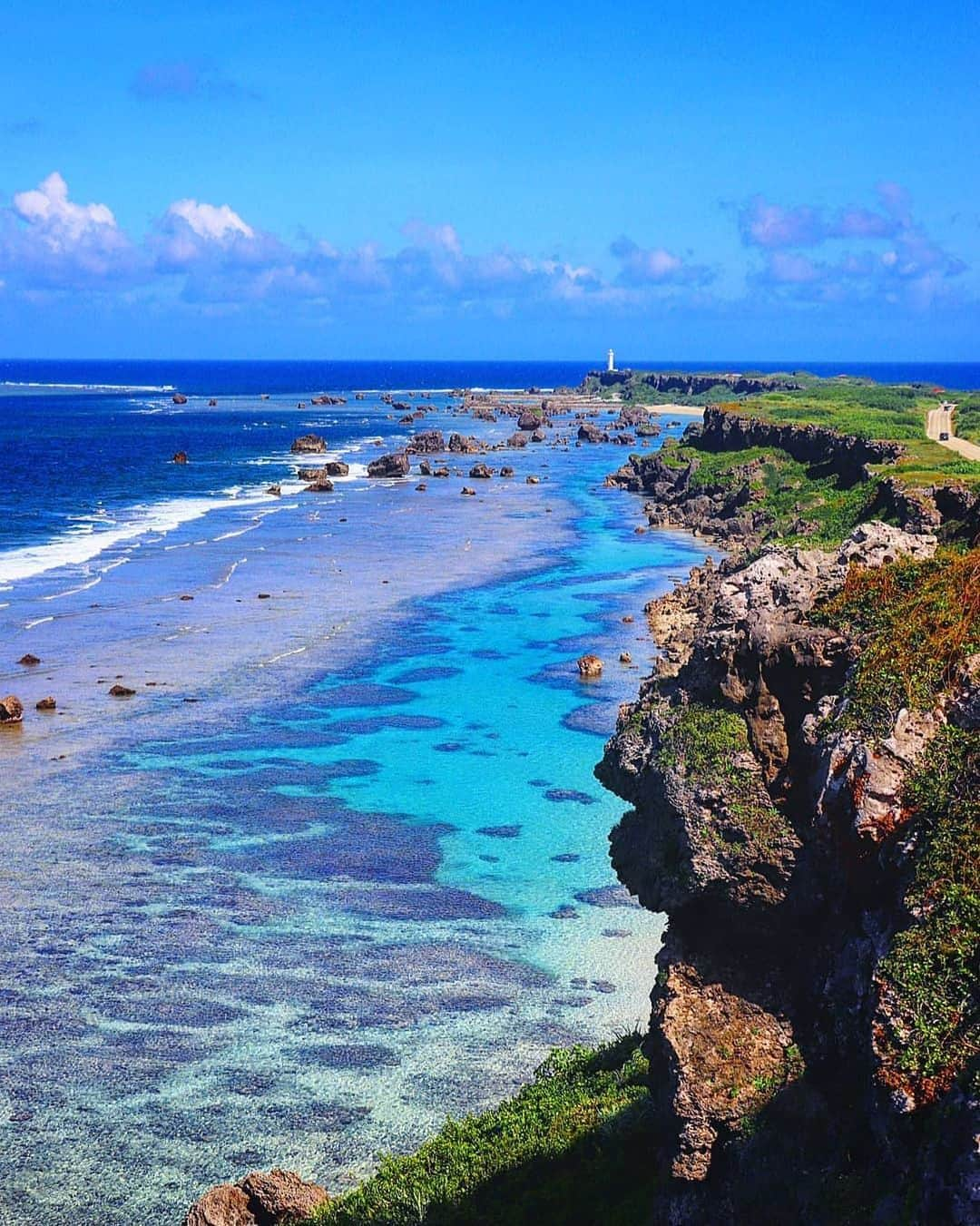 Be.okinawaさんのインスタグラム写真 - (Be.okinawaInstagram)「The beautiful blue ocean and coral reefs of Higashi-hennazaki. There's so much to see on Miyako Island! 📷:@myk_j.3rd  #capehigashihennazaki #miyakoisland #東平安名崎 #宮古島 #히가시헨나자키곶 #미야코지마 #宮古ブルー #青い海 #miyakoblue #bluesea #beokinawa #visitokinawa」9月4日 17時22分 - visitokinawajapan