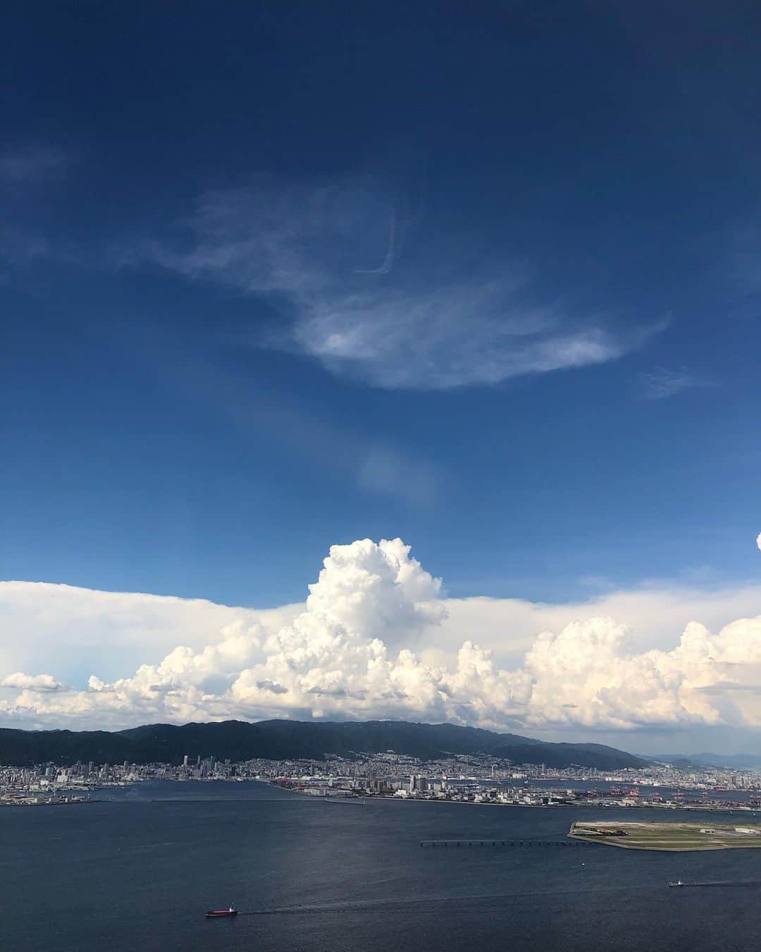 黒澤まさ美さんのインスタグラム写真 - (黒澤まさ美Instagram)「. 今日の飛行機から見た雲 まだまだ#夏 ですね...🌞 . #sky #summer #view #japan #kobe #nofilter  #nofiltersky  #clouds  #神戸 #出張 #飛行機好き」9月4日 17時34分 - masami_kurosawa