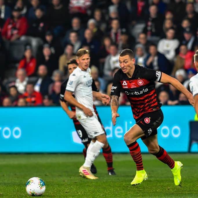 ミッチェル・デュークのインスタグラム：「Missing it 👊🏼🔙🔜⚽️」