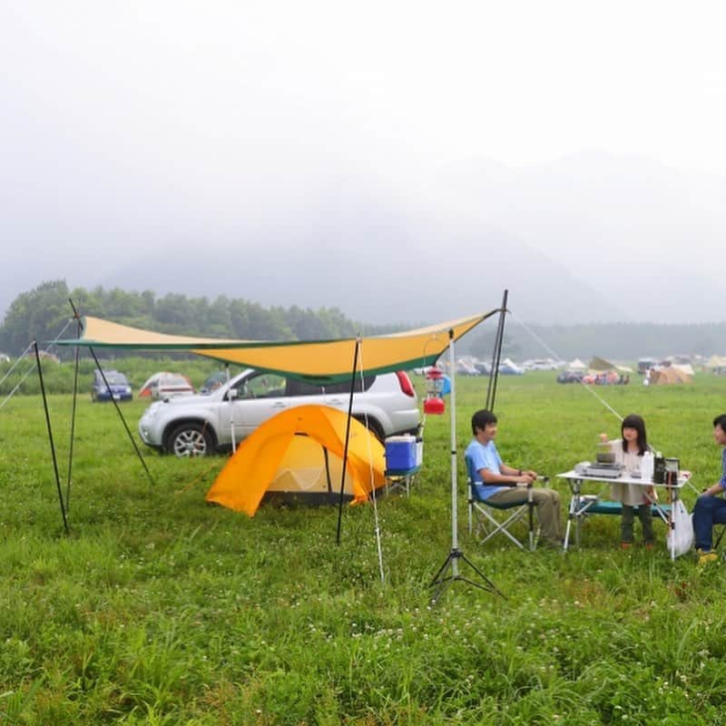 キャンプ情報サイト［ランタン］さんのインスタグラム写真 - (キャンプ情報サイト［ランタン］Instagram)「CAMP SMILE STYLE ／ 妻を無理やり連れて行ったキャンプも早15年。 バースデーランタンがお気に入り。 ＼ いろんなキャンパーのキャンプスタイルを現地取材と一般キャンパーからの投稿で数多く掲載してます。 . . 詳しくは @lantern.camp  webサイトをご覧ください . . #camp #camping #outdoor #travel #trip #lantern_smile #nature #キャンプ #キャンプ用品 #アウトドア #テント #自然 #旅行 #キャンプ初心者  #キャンプ好きな人と繋がりたい #ふもとっぱら #コールマン #xpヘキサタープ #ストラリッジテント3」9月4日 17時50分 - lantern.camp