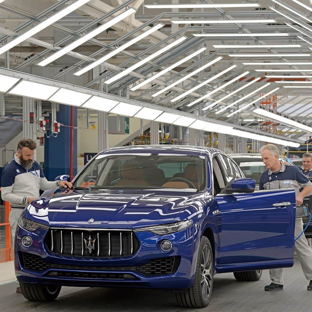 Maserati Japan | マセラティ ジャパンのインスタグラム：「マセラティの本拠地モデナだけではなく、ミラノやフィレンツェの観光名所を巡り、マセラティのみならず素晴らしいイタリア車の歴史に触れる、こだわりあふれるラグジュアリーなイタリアの旅。それが『マセラティ ファクトリー ツアー2019』です。モデナのファクトリーのライン改装のため、ファクトリーツアーは当ツアーをもってしばらくお休みとなります。 通常は、ほぼ予約がとれないことで有名なマセラティのオフィシャルアンバサダーであるミシュランスターシェフ、マッシモ・ボットゥーラ氏が監督するホテルにも宿泊し、特別なディナーもご用意しています。予約が取れない「最後の晩餐」の入場も含む、全行程日本語アテンドつきの特別な『マセラティファクトリーツアー2019』は限定数のみのご案内となっており、売切れ次第終了となります。 日程：2019年10月９日（水）〜14日（月・祝）5泊6日 旅行代金：参加人数の合計により変わります。（※40万円代後半から60万円までの間を予定。ご参加人数確定次第ご報告いたします。） 募集人数：先着10部屋（※先着順にて、定員になり次第締め切りとなります。予めご了承ください。） 【お問い合わせ】 「マセラティファクトリーツアー2019　事務局」（株式会社エヌオーイー 内 旅客営業部） 担当：田中、今川　TEL:06-6447-7681 E-mail: shusuke_tanaka@noe-j.co.jp」