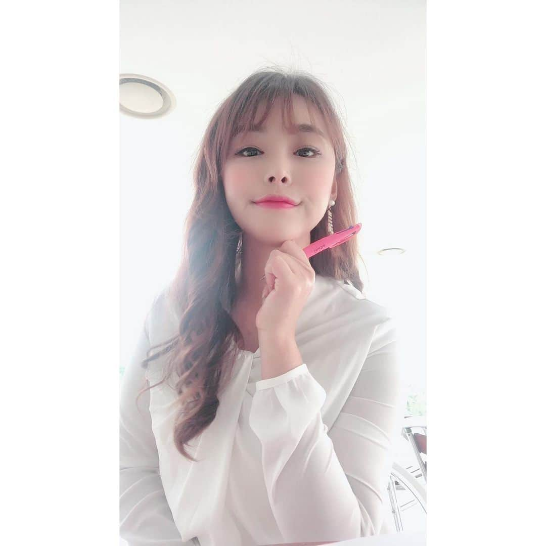 ミンジのインスタグラム：「어제에 이어 오늘도 행사 클리어 🥰 세계 최고의 작가님들과 함께 할 수 있어서 영광입니다. #제주아시아를그리다#아시아작가교류전 #전시회 #개막식 #사회자 . . (예.. 앞머리 잘랐다용)」