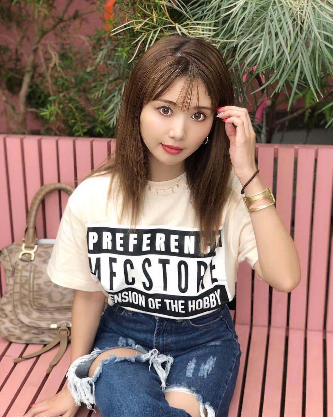 一木美里さんのインスタグラム写真 - (一木美里Instagram)「𝓁𝒶𝓈𝓉 𝓌ℯℯ𝓀ℯ𝓃𝒹😚💕^_^🌳 tops #MfcStore bag #chloe denim #bershka  親友と #ShareGreen に行ったらブランコ見つけた🌿自然のあるところって安心するよね👏  #ootd#outfit#coordinate#fashion#streetfashion#denim#デニムコーデ#休日」9月4日 18時11分 - misato_ichiki