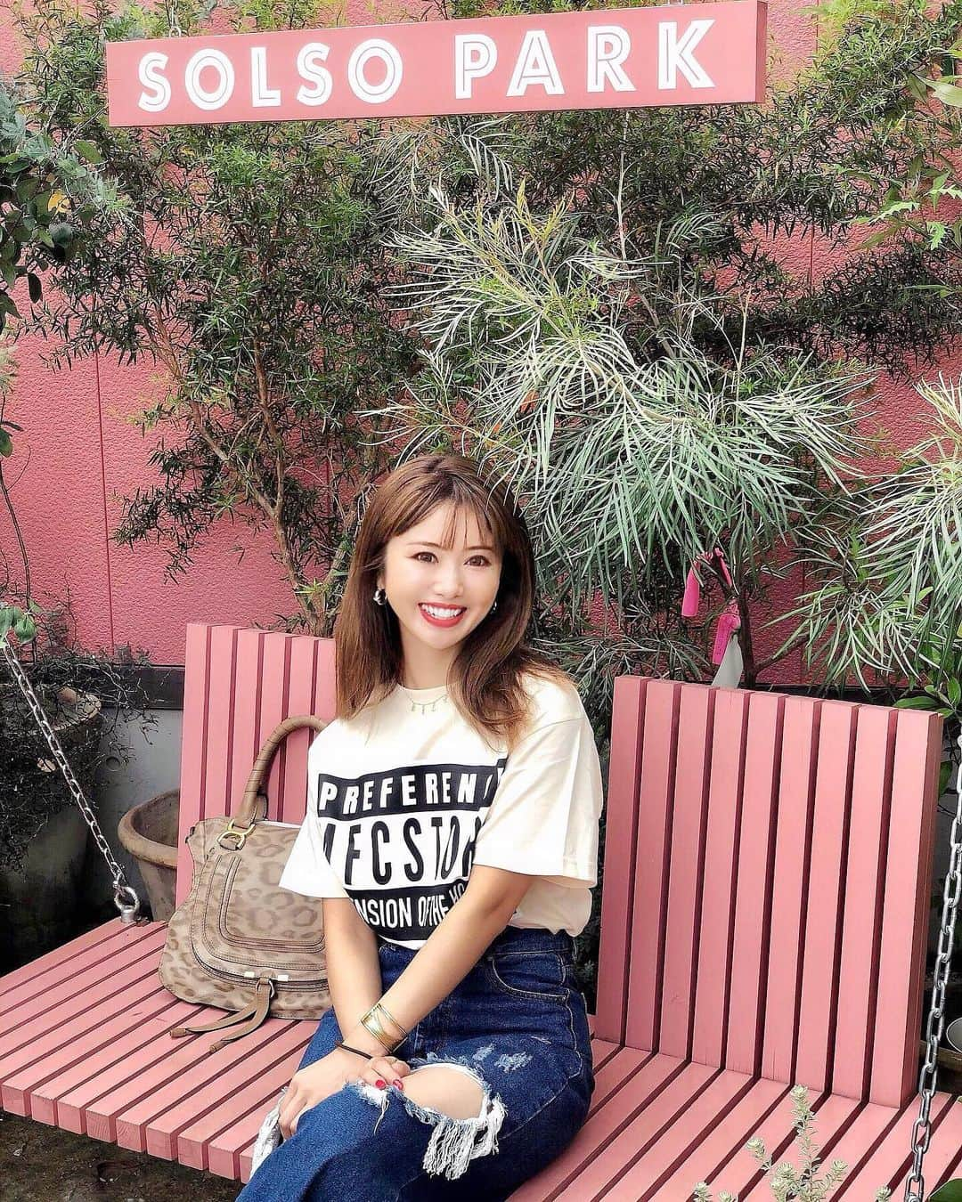 一木美里さんのインスタグラム写真 - (一木美里Instagram)「𝓁𝒶𝓈𝓉 𝓌ℯℯ𝓀ℯ𝓃𝒹😚💕^_^🌳 tops #MfcStore bag #chloe denim #bershka  親友と #ShareGreen に行ったらブランコ見つけた🌿自然のあるところって安心するよね👏  #ootd#outfit#coordinate#fashion#streetfashion#denim#デニムコーデ#休日」9月4日 18時11分 - misato_ichiki