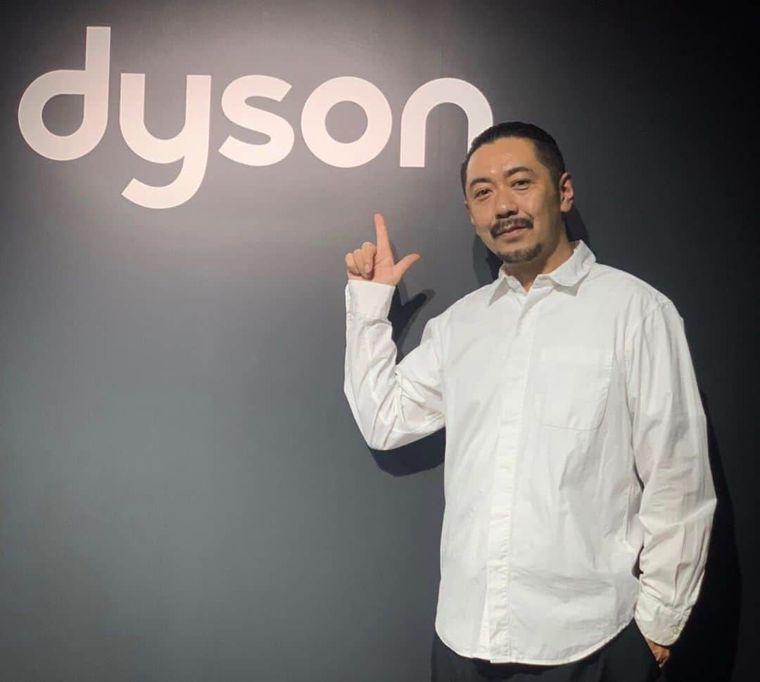 朝日光輝さんのインスタグラム写真 - (朝日光輝Instagram)「今日はdyson @dysonhair の  発表会のお仕事✨🤗 後ほど詳しく！  説明させていただきます✨ * * * * * * * * * * #dyson#dysonhair#dysonsupersonic #dysonairwrap #ダイソン#ダイソンヘアー#ダイソンスーパーソニック#ダイソンエアラップ#進化#ドライヤー#最強ドライヤー#美容#美容家電#速乾#ダメージレス#簡単#簡単スタイリング#ヘア#ヘアスタイリング#ヘアアレンジ#テクノロジー#最高#美容師#ヘアメイク#朝日光輝」9月4日 18時12分 - mitsuteru_asahi