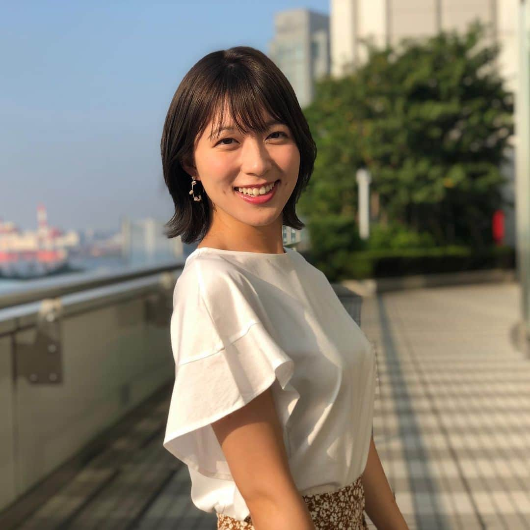 フジテレビ「めざましテレビ」さんのインスタグラム写真 - (フジテレビ「めざましテレビ」Instagram)「9月2日（月）きょう何着て行く？ ・ ファッション雑誌CanCamとコラボした お天気コーナー「きょう何着て行く？」 阿部華也子ちゃんの毎日のコーデを紹介♪ ・ 【きょうのコーデ】 カットソー→#プラステ 3990円 スカート→#JILLbyJILLSTUART 1万400円 靴→#ダイアナ 1万円 イヤリング→#mimi33 3100円 ・ 【コーデのポイント】 主役は人気継続中のヴィンテージ風花柄に フロントボタンがアクセントになったスカート💐 裾が広がったフレアシルエットなので程よくきれいめ感も加わって 幅広いシーンで活躍してくれるアイテムです👗✨ 白のカットソーを合わせるだけでもしっかりキマりますよ👀👍 ・ #めざましテレビ #きょう何着て行く？ #阿部華也子 #今日のコーデ#コーデ #CanCam #今日のファッション#ootd #きょう何着て行く？は月〜金朝6時22分ごろ放送！」9月4日 9時16分 - mezamashi.tv