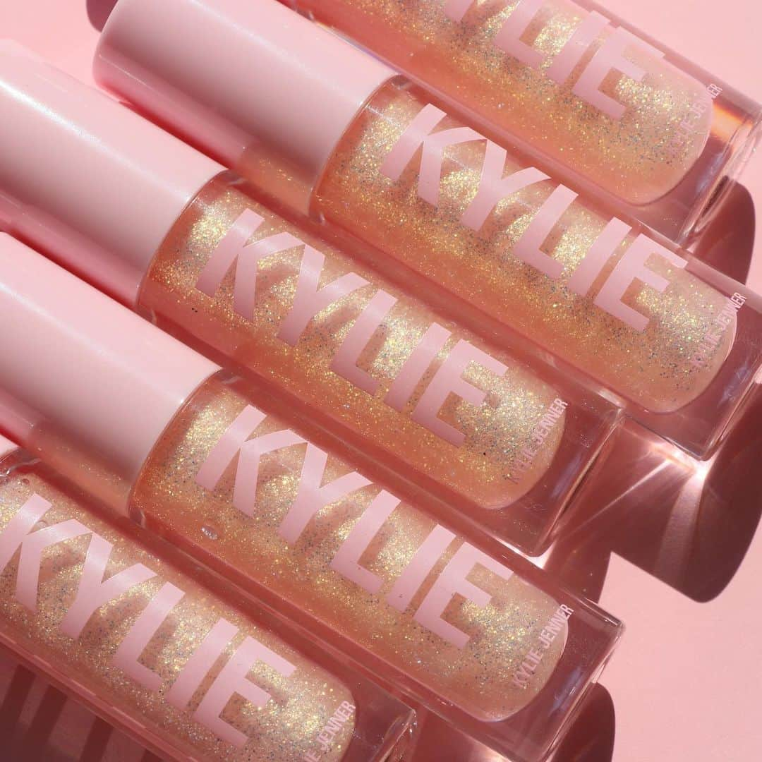 Kylie Cosmeticsさんのインスタグラム写真 - (Kylie CosmeticsInstagram)「Blow Me Away high gloss ✨」9月4日 9時34分 - kyliecosmetics