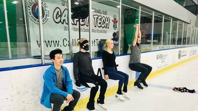 アシュリー・ケインさんのインスタグラム写真 - (アシュリー・ケインInstagram)「When you’re whole team is training for the same competition in altitude your sessions end with conditioning and wall sits💪🏻 Salt Lake City we are getting ready for you! Just missing @jessicalinjy 🇺🇸 #2weeks #teamusa #usfigureskating」9月4日 10時16分 - icegirlash