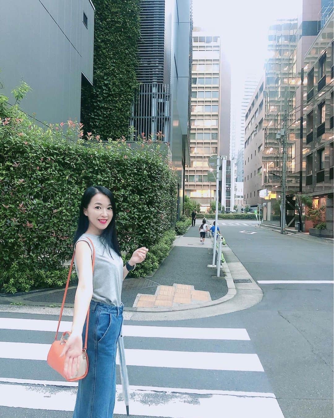 カン・ハンナのインスタグラム：「.﻿ ﻿ ﻿ 昨日は暑かったのに、今日は完全秋のよう🍂 ﻿ ﻿ ﻿ 皆さん、風邪引かないように💗 ﻿ ﻿ ﻿ ﻿ ﻿ ﻿ #秋 #秋っぽい #今日は長袖 ﻿ #充実してる日々 #カジュアル #ファッション ﻿ #ootd #tokyolife #memories ﻿ ﻿」