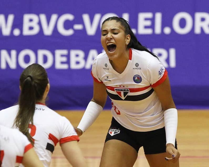 São Paulo FCさんのインスタグラム写真 - (São Paulo FCInstagram)「🏐 Grande vitória na estreia do Tricolor no Campeonato Paulista de Vôlei: São Paulo/Barueri 3x0 Valinhos, com parciais de 25/17, 25/21 e 25/21. O duelo foi disputado em casa, no Ginásio José Corrêa, em Barueri, e o nosso time é comandado pelo multicampeão José Roberto Guimarães! #VamosSãoPaulo 🇾🇪 ⠀⠀⠀⠀⠀⠀⠀⠀⠀ 📸 Rubens Chiri / saopaulofc.net」9月4日 10時39分 - saopaulofc