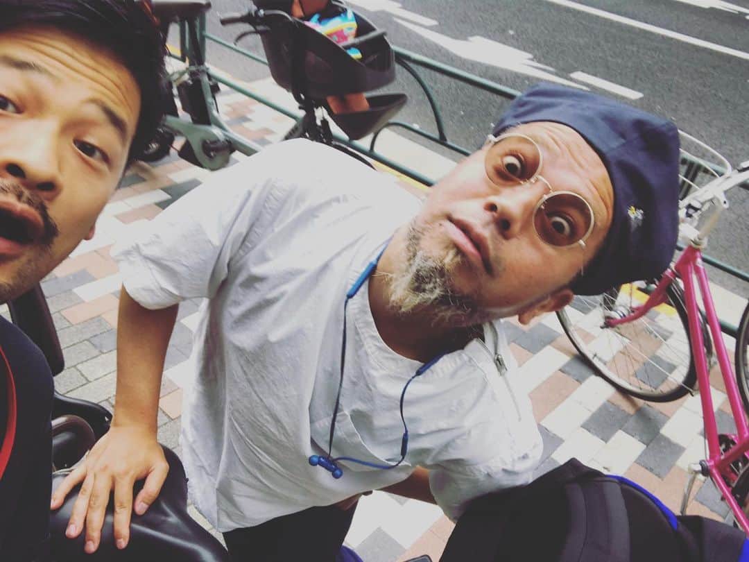 石川龍のインスタグラム：「渋谷のオフィスの前で三宅シャーさんに出会った！こんなこともあるもんだ！ 久しぶりに話しできて楽しかったです！（小学生の作文か）」