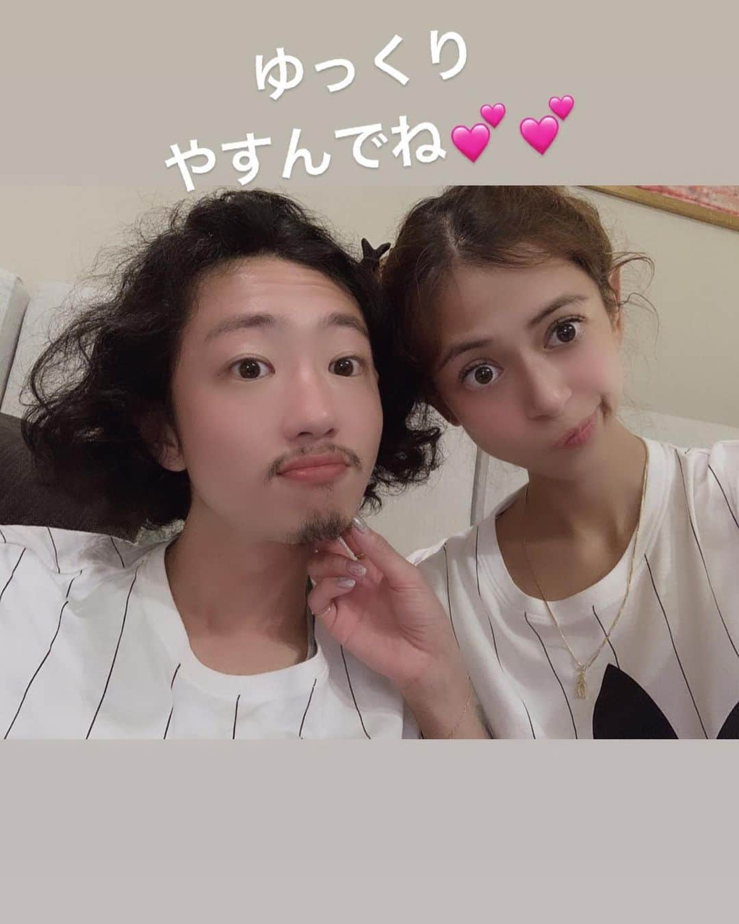 間宮梨花さんのインスタグラム写真 - (間宮梨花Instagram)「旦那くんが出張で和歌山いったときに買ってきてくれた平和酒造さんの柚子のお酒がほんとにおいしい🥺👍❤️もうねなんつーかその辺の柚子のお酒とまったくちがう！香りもやばい！ネットでもかえるみたいだから、ぜひ検索してみてちょ🙆💕でも意外にようからよっぱらい！写真さいごのあたち、、笑 #平和酒造 #平和酒造株式会社 #和歌山 #お酒 #ゆず #adidas #お揃い #よっぱらい」9月4日 11時22分 - rika_aizawa0329