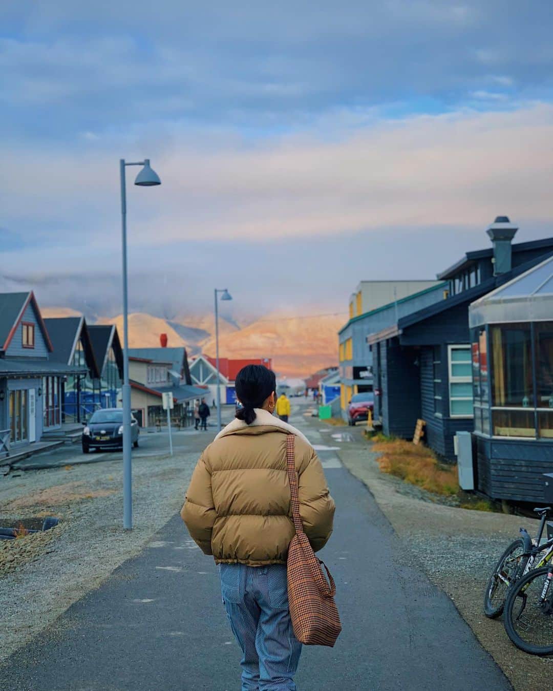 リウ・ウェンのインスタグラム：「Afternoons look different in the Arctic ⛅️」