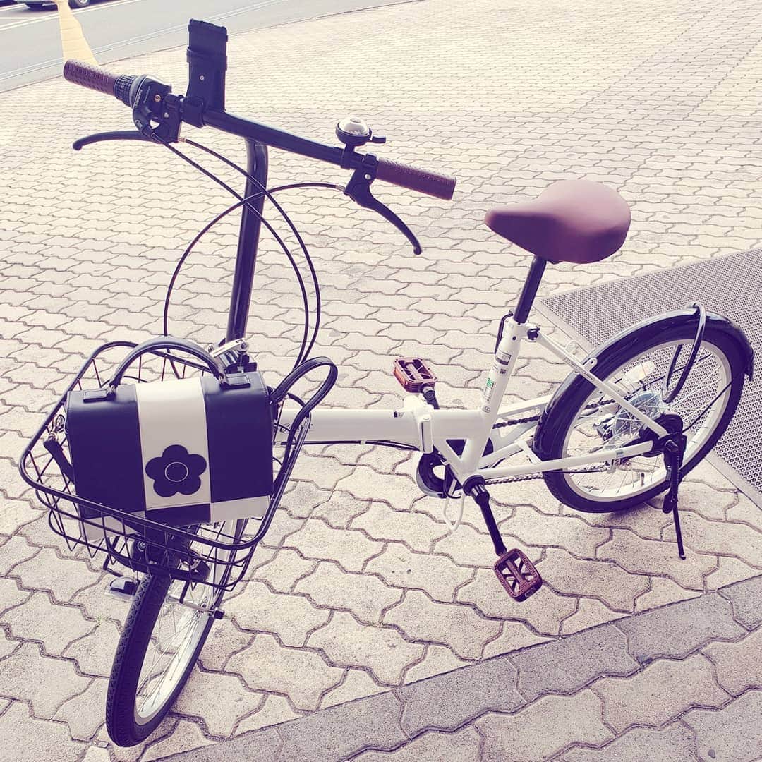 坂本詩緒里さんのインスタグラム写真 - (坂本詩緒里Instagram)「折りたたみ自転車かわいい🎵  #おでかけ #マリークワント #コーデ #折りたたみ自転車 #かわいい #おしゃれ」9月4日 11時25分 - jpba529
