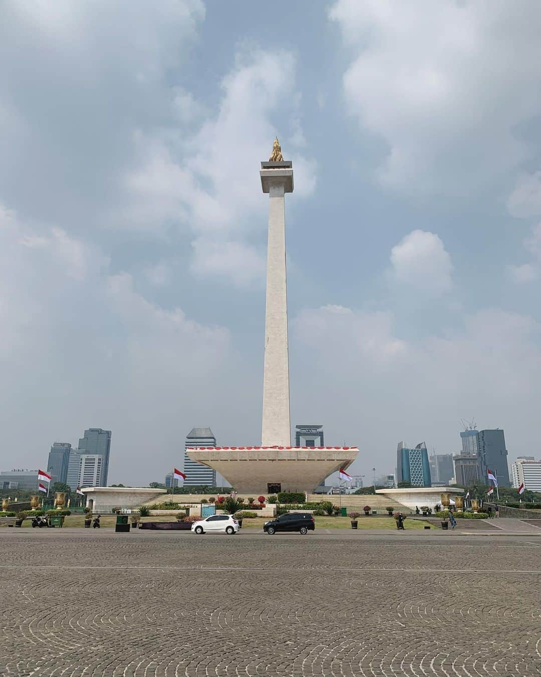 Karinさんのインスタグラム写真 - (KarinInstagram)「ジャカルタ〜Vol.3〜 MONAS🗼 展望台の上まで登りました😊建物の近くへ行くのに乗ったトロッコみたいな列車が可愛かった🚃  #ジャカルタ #jakarta #monas #バリ #bali #インドネシア #indonesia #パブ #シンガー #シンガーソングライター #音楽 #音楽好きな人と繋がりたい #ライブ #写真 #photo #music #ilovemusic #livemusicphotography #musicgram #karin #singer #singersongwriter」9月4日 11時50分 - karins_flavor