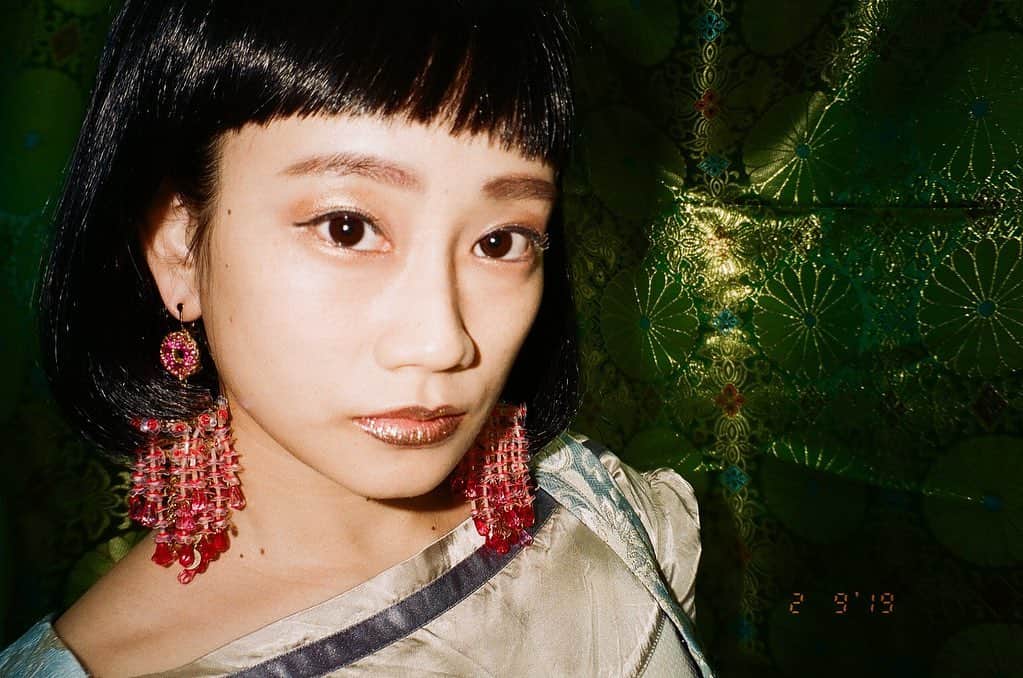山内優花のインスタグラム：「今更ながらに現像したフィルム﻿ いい写真がいっぱいだった...﻿ ﻿ 少しずつUPしていきます◎﻿ ひとまずイベントで展示してた﻿ 写真たちのオフショット﻿ ﻿ 色褪せない思い出を﻿ 色褪せてしまうかもしれない形に。」