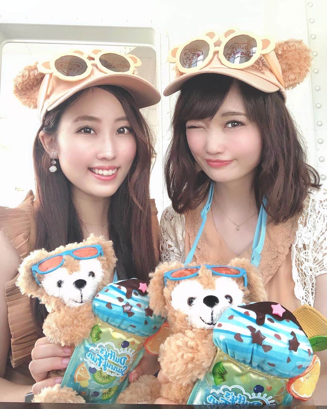 のインスタグラム：「🧸💕﻿ ﻿ ㊗️ディズニーシー18周年✨🎉﻿ ﻿ ﻿ ファンタズミック終わることが﻿ 発表されたのは悲しいけど、﻿ でもまた新しいショーを楽しみに…💕﻿ ﻿ 今日もたくさんの人が﻿ 笑顔いっぱいの日になりますように❤️😊﻿ ﻿ ﻿ #ディズニーシー18周年#ダッフィーコーデ#双子コーデディズニー#おそろいコーデ#ディズニーシー#ssコロンビア#tokyodisneyresort#tokyodisneysea#disneysea#duffybound」