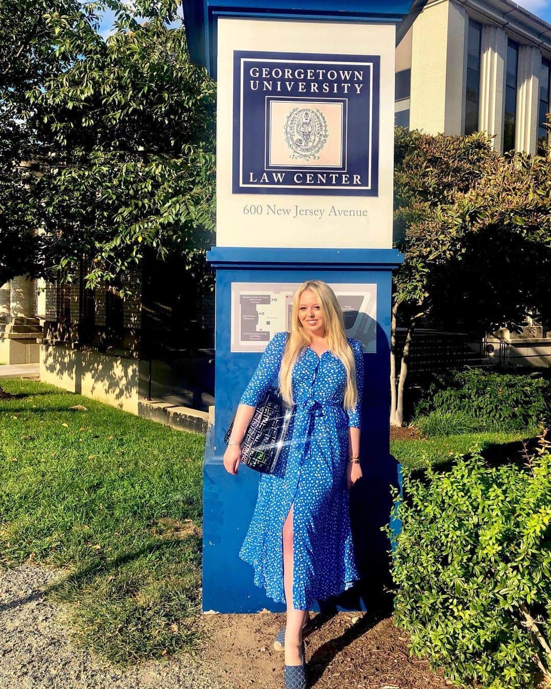 ティファニー・トランプのインスタグラム：「Last first day of school ✔️ #3L #georgetownlaw #hoyalawya」