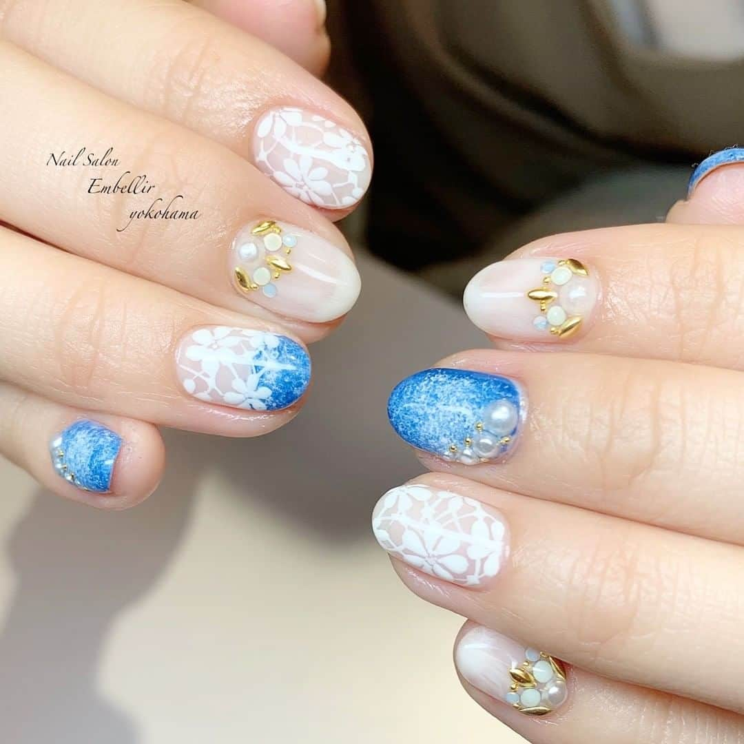 ネイルサロンEmbellir横浜店さんのインスタグラム写真 - (ネイルサロンEmbellir横浜店Instagram)「💅 . . デニムフラワーネイル！！ . . #お花のアート と#デニムアート で甘すぎない、#ガーリーネイル になりました(^^)/ . . ☆ご予約はお電話または、ホットペッパーにて☆ . . アカウントをクリックするとホットペッパーのURLがございます！！是非アクセスしてください！！ . . #オフィスネイル #ネイルサロン #ネイルデザイン  #ネイルアート #女子力ネイル #シンプルネイル  #横浜ネイルサロン #embellir横浜　 #アンベリール  #ショートネイル #大人ネイル #トレンドネイル  #おしゃれネイル #大人女子ネイル #人気ネイル  #パラジェル #hpb_nail #ジェルネイル #summernails  #夏ネイル #💅 #ネイル好きな人と繋がりたい #横浜 #横浜ネイルサロン #フラワーネイル #デニムネイル」9月4日 12時21分 - embellir111