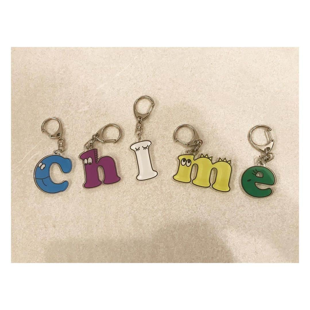 大塚愛さんのインスタグラム写真 - (大塚愛Instagram)「Chime 発売日です！  記念しまして LOVE IS BORNグッズにて 私が描いたChimeモンスターズのキーホルダーが登場。  中には、MVとリンクした"i"の赤のバトン君バージョンがレアに紛れています、 是非 揃えてみてください！  AIO　#chime #now #on #sale #love #is #born #item #グッズ #キーホルダー #monster」9月4日 12時32分 - aiotsuka_official