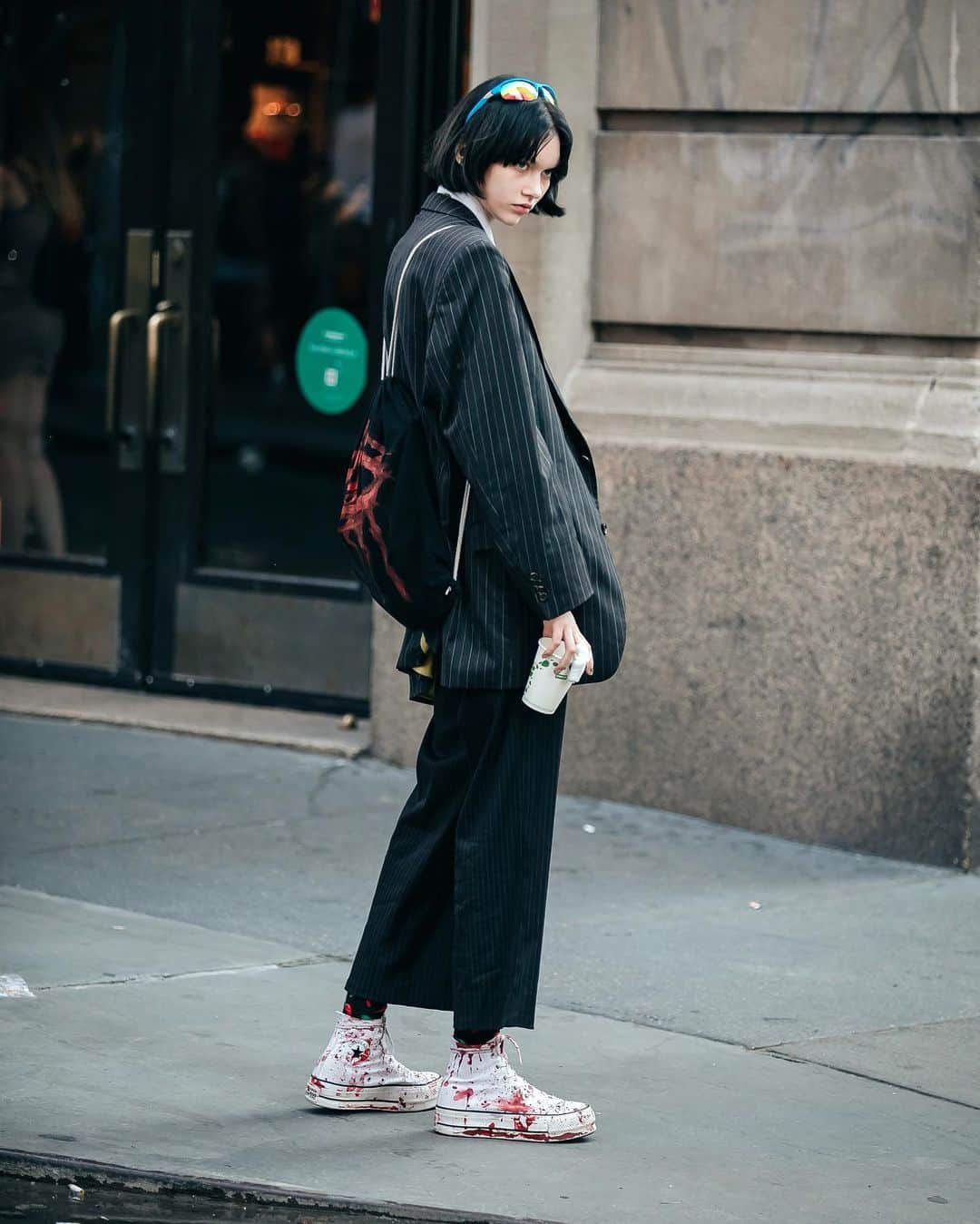가로수길 , Seoulのインスタグラム：「NYC Street Fashion Style 📸📸 @jaylim1  여기는 뉴욕!!!💥💥🔥🔥 . . #写真 #outfitideas #styleoftheday #ファッション #フォトグラファー #instafashion #파리 #東京 #서울패션위크 #sfw #오오티디 #nyc #koreafashion #패션그램 #womenswear #nyfw #데일리그램 #outfit #ootd #street #streetfashion #streetphoto #가로수길 #이태원 #사진 #스트릿패션 #모델 #wiwt #nyfw #pfw」