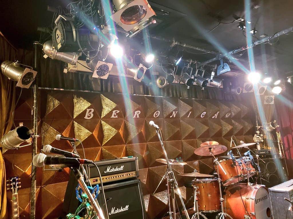 服部ひで子さんのインスタグラム写真 - (服部ひで子Instagram)「吉本新喜劇ィズ⭐ワンマンライブ 来てくださった皆様、ありがとうございました。  昨日は、ついにオリジナル新曲を初披露させていただきました～✨気に入っていただけたでしょうか？  9/3(火)に 吉本新喜劇ィズYouTubeチャンネルも新たに出来まして、なんと！そこで新曲『Bicycle Beach』のMVが公開されました。  ライブに来られなかった方も、いち早くYouTubeでご覧いただけます～。 めちゃくちゃ素敵な曲に、素敵なMV。 特に失恋した女の子に、共感していただける曲だと思います。 沢山聞いてくださいね。  そして、 なんとなんと『TATSU-G』のMVも同時公開されました‼‼‼ 個人的には、初まって数秒で泣きました……😭 天国の井上竜夫師匠に捧げる歌。 こちらも是非、たくさんの方に聞いていただきたいです。  詳しくは、吉本新喜劇ィズのYouTubeチャンネルにて配信中～！！！ 宜しくお願いします✨  #吉本新喜劇ィズ #ヨッチリ」9月4日 12時35分 - hideko_hattori