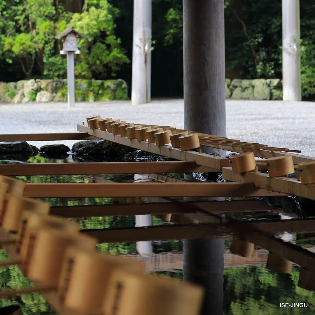 伊勢神宮さんのインスタグラム写真 - (伊勢神宮Instagram)「#伊勢神宮 #神宮 #神社 #心のふるさと #外宮 #手水舎 #手水 #柄杓 #鳥居 #水鏡 #リフレクション #ISEJINGU #JINGU #SOUL_of_JAPAN #Japan #Jinja #Shinto #Geku #Temizu #purification #reflection」9月4日 12時39分 - isejingu.official