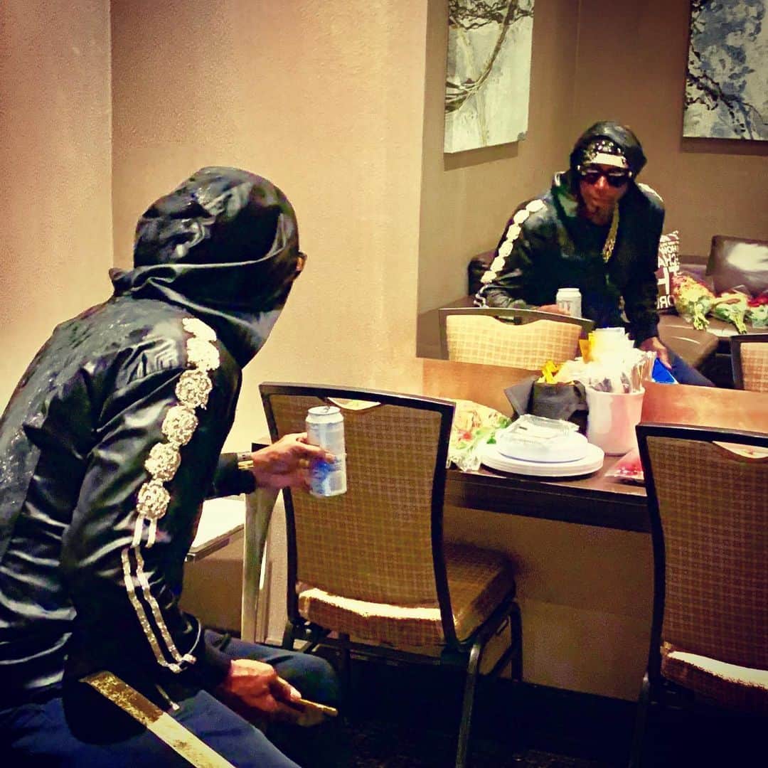 MCハマーのインスタグラム：「I asked myself ... if you don't do it who will ????? ... ok 👌🏿I got this 👊🏾💯💯💯💯💯💪🏾🎙🕺🏿」