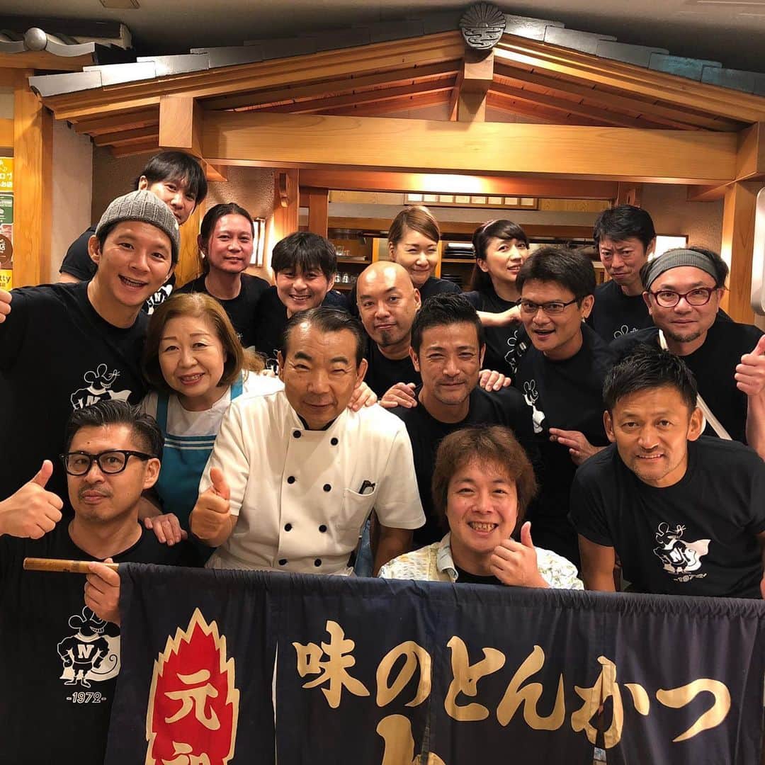 渡部建のインスタグラム：「72年会のTシャツを僕がCMキャラクターをやらせていただいてるバンフーで作りました！  #vanfu #バンフー #帆風 #印刷会社 @vanfuofficial」