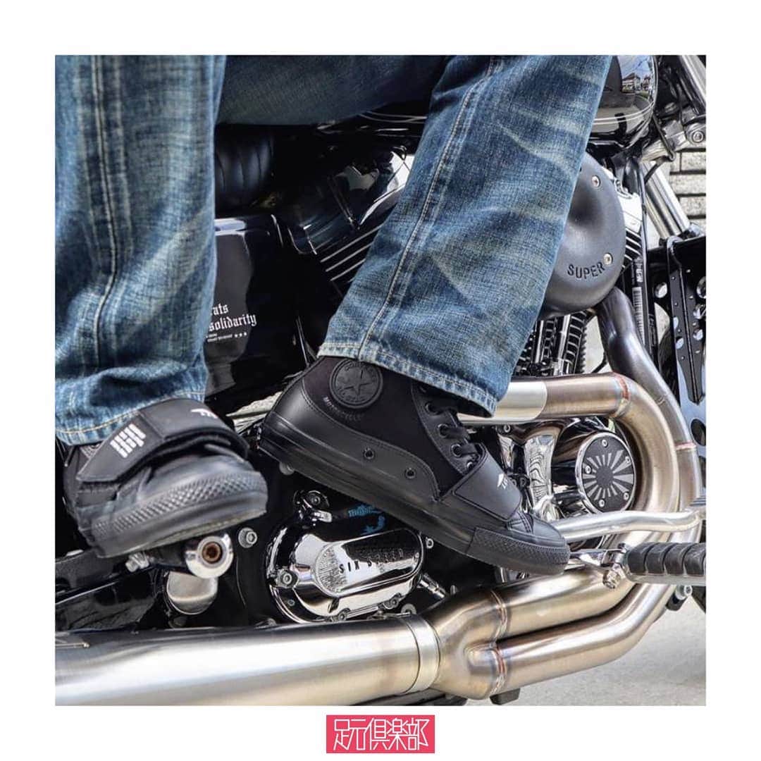 のインスタグラム：「「NEIGHBORHOOD」と「CONVERSE」によるコラボレートシリーズはモーターサイクルやミリタリー要素をデザインへと反映。オーソドックスな[CHUCK TAYLOR]に重厚感のあるレザーを組み合わせ、ポイントとなるベルトストラップを配置させた、従来のデザインとは一線を画す逸足。 . (@fulful.koziee ）さんの足元倶楽部 . ブランド : NEIGHBORHOOD × CONVERSE モデル: CHUCK TAYLOR . ▼今すぐフォローして最新情報をチェックしよう！ 【NEIGHBORHOOD 公式アカウント】 ⇒#@neighborhood_official . 【CONVERSE 公式アカウント】 ⇒#@converse . #converse #neighborhood #chucktaylor #ネイバーフッド #足元倶楽部 #足元くら部 #スニーカー #靴 #スナップ #운동화#newkicks#sneakerheads#sneakerfreak#sneakercon#sneakerfreaker #ストリート #今日のファッション #ファッションコーデ #セレクトショップ #今日の服#シンプルコーデ #ストリートファッション #デニム#オシャレ #mensclothing#coordinate」