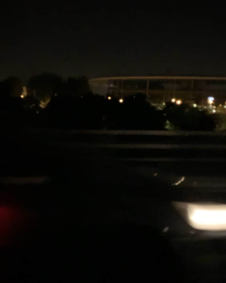 のインスタグラム：「サンド二にある サッカースタジアムを抜けて ただ今 無事にHotelに着きました🙌  #paris #センチメンタルジャーニー #しばらくhotel滞在します #時差−7時間 @paris」