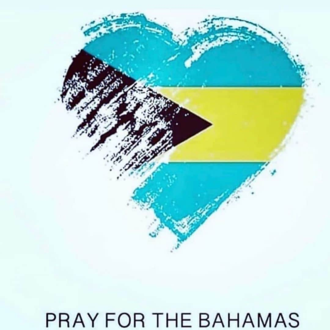 メリッサ・ジョーン・ハートさんのインスタグラム写真 - (メリッサ・ジョーン・ハートInstagram)「Praying for everyone hit by Hurricane Dorian and those still in her path!」9月4日 13時30分 - melissajoanhart