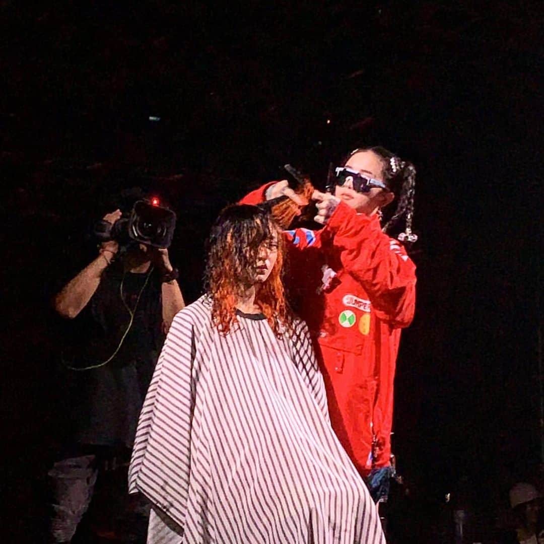 Abby Chenのインスタグラム：「謝謝來看秀的設計師們提供給我的照片❤️ 歡迎大家傳照片影片給我！！我會非常高興🥰🥰🥰」
