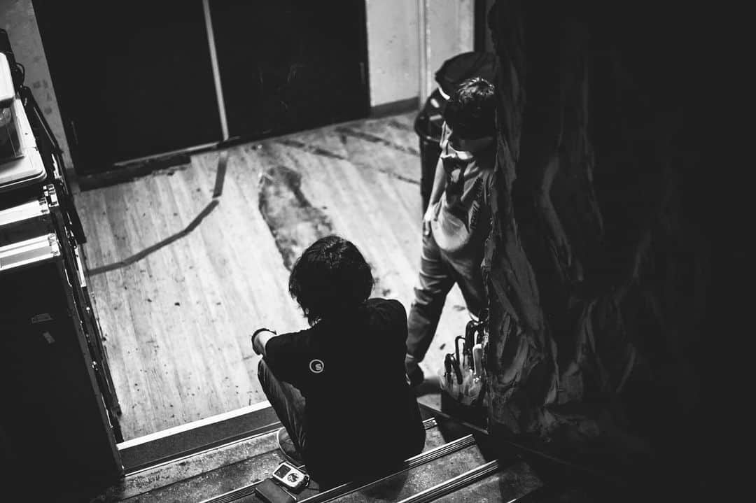 HIROSHIのインスタグラム：「20周年同志の dustboxとのスプリットツアー  dust'nGRAFFTY  小倉FUSE最高!!!!!!!! また帰ってくる。  photo by @kawado_photo  #dustngraffty #dustbox #rottengraffty」
