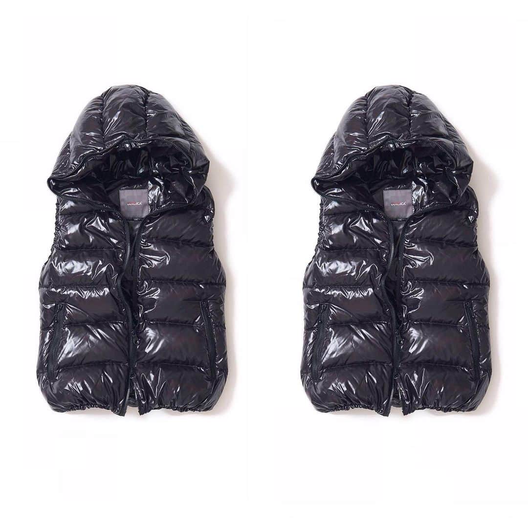 のインスタグラム：「. ♦️ 再入荷 ♦️ ・ ◆DUVETICAデュベティカ／ダウンベストFEBE(ALLBLACK) ・ デュベティカのブランドアイコンともいえるフードトップまで続く、フルジップデザインが印象的な定番モデル"febe（フェベ）" 。 飽きのこないオールブラックのシンプルなデザインは、幅広いコーディネートに合わせやすく、大人アウターとしてオススメのダウンベストです。そして、ふわりと軽く、保温性にも優れ、トレンドに左右されず長くご愛用頂けます。 ・ #kkcloset #kkshop #菊池京子 #kyokokikuchi #コーディネート #コーデ #coordinate #code #ootd #outfit #kotd #カジュアル #style #ダウン #black #ダウンベスト #秋冬」