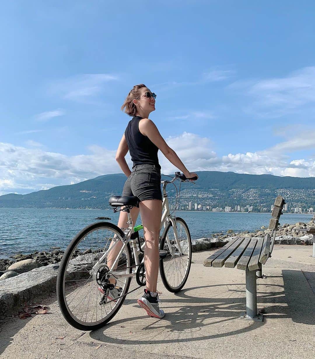 Livさんのインスタグラム写真 - (LivInstagram)「Vancouver you are such a beaut! 🚲 13km ride and reconnect with my childhood friend 💕✨✨✨ www.fit-sphere.com #fitsphere #healthydating #reebok #alwaystraining #bemorehuman #liv4reebok」9月4日 14時19分 - livlogolding