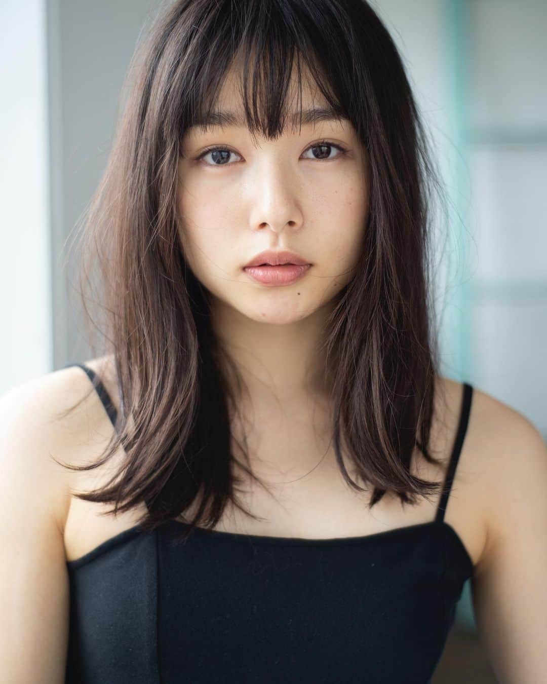 花盛友里のインスタグラム：「雑誌Flashの表紙で桜井日奈子ちゃん撮影させていただきました。 吸い込まれるかと思っちゃったよ！ ほんとかわいかったー。。 #桜井日奈子 #flashmagazine」