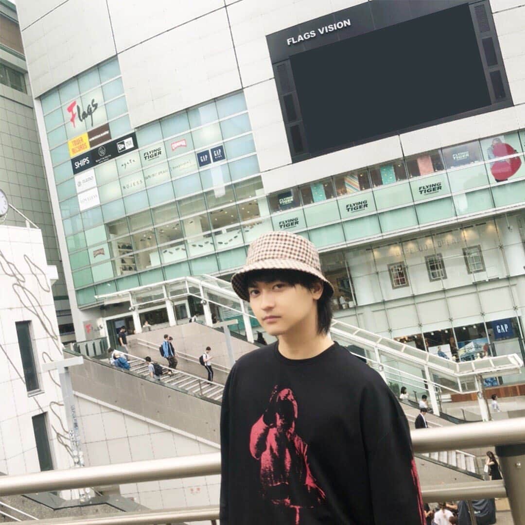 のインスタグラム：「Flags公式Instagramアカウントの初秋プロモーション撮影に行ってきました @shinjuku_flags #Flags #新宿Flags #新宿 #キャンペーンもやってるらしいよ」