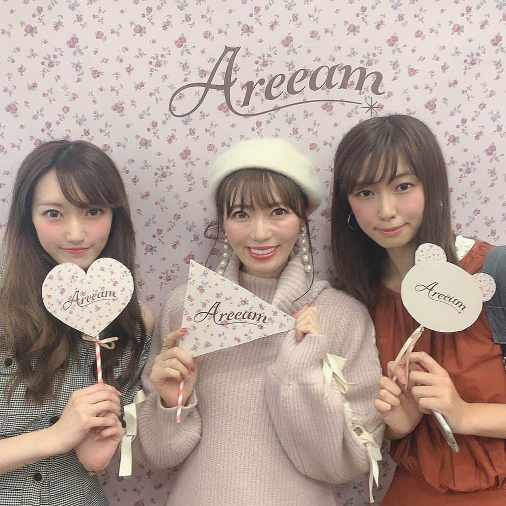 常住真菜のインスタグラム：「ん展示会行ってきました♡ . 同じ事務所のりさちゃんと💓 @r_candy11  areeamでスカート頼んだから楽しみ☺️ あいにゃんさん @ainyan_0302  ありがとうございました✨  #areeam #展示会 #a/w #fashion #earth #maisondefleur #冬服 #プール #夏 #水着 #グラビア #モデル #nightpool #pool #夏休み #love #instgramjapan #instagood #likeforlike #like4like #lfl #l4l #followme #instdaily #instalike #フォローミー #tagsforlikes #tflers」