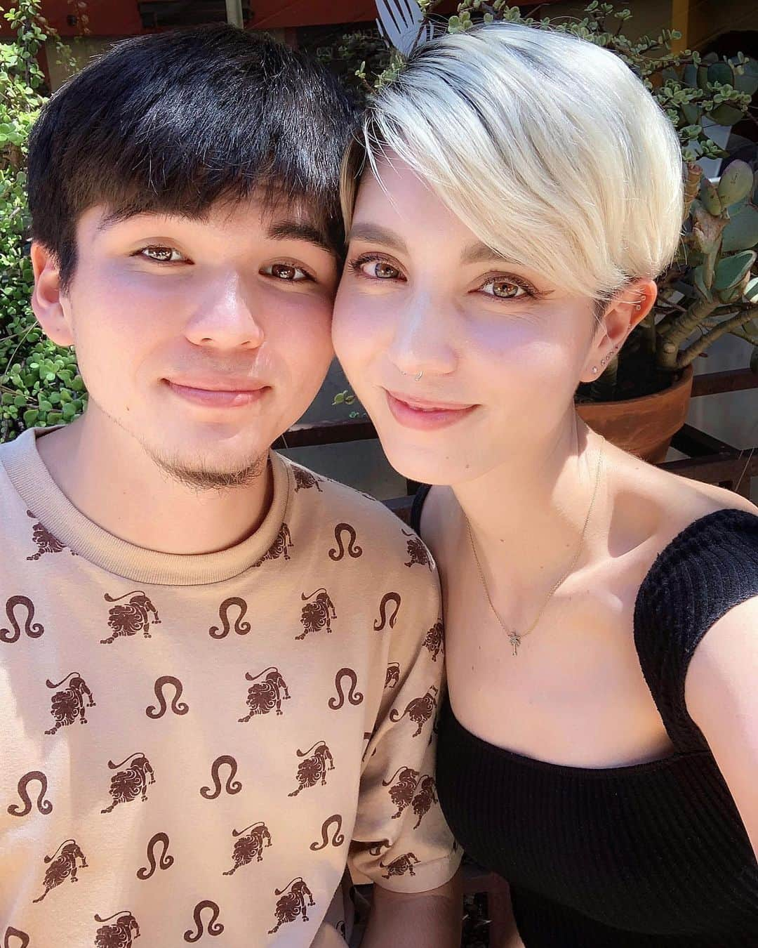 サマンサ麻里子さんのインスタグラム写真 - (サマンサ麻里子Instagram)「A lot of people are usually surprised to find out I have 2 brothers. This one is the baby of the family. I’m so glad I got to spend time with him while at home and see how much he has grown. Already missing my fam so much ❤️ 2週間の里帰りは本当にあっという間だったけど、家族と過ごす時間はとても貴重な時間でした。この子は一番下の弟で、今でもベイビーちゃんです 笑  でももうベイビーちゃんじゃない部分ももちろんあるから、お姉ちゃんとしてはちょっと寂しい笑 たくさん時間過ごせて嬉しかったよ❤️ Love you! ⠀ . . . #siblings #brother #brothersister #leo #julybabies #familytime #familyfirst #oc #thecamp #costamesa #babybro #babybrother #caligirl #tokyoblogger #throwback #samanthamariko」9月4日 14時28分 - samanthamariko