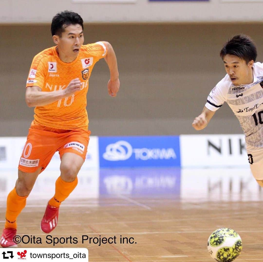 渡邉敬大さんのインスタグラム写真 - (渡邉敬大Instagram)「#repost @townsports_oita 渡邉敬大です！🤣 ふとくない！おおきい！です！🤣 よく間違えられるんですよね…笑 覚えられるように頑張ります！笑 ・・・ ♨️﻿ ﻿ ﻿ #大分市 は、大分市を本拠地として♨️﻿ 国内トップクラスのリーグで活躍するスポーツチームを通して😊﻿ スポーツが生活に溶け込んだ、活気のあるまちづくりを進める🌈﻿ 「大分市ホームタウン推進事業」に取り組んでいます。﻿ ﻿ 今回、この事業の一環として😳﻿ 国内トップクラスのフットサル観戦を楽しんでいただく為に🙌🏻﻿ ﻿ ／﻿ ﻿ #バサジィ大分 のホームゲームに﻿ ﻿ 大分市民100組200名無料招待⚠️ （大分市主催）﻿ ﻿ 9月29日(日)12：00 kickoff　 @大分県立総合体育館﻿ ﻿ vs #ボアルース長野(@boaluznagano )﻿ ﻿ ＼﻿ ﻿ 詳しくは…﻿ 💁‍♂️市報おおいた　9/1号﻿ 💁‍♀️バサジィ大分公式HP﻿ 💁🏻‍♂️おおいたホームタウン推進協議会公式HP﻿ をご覧ください✨﻿ ﻿ ﻿ OBS新人アナウンサー﻿ #渡邉敬太 (@watanabe_keita_obs )さん引用🧡﻿ 【バサジィ大分 の魅力】﻿ ﻿ 〇激しいプレイ！﻿ 攻撃も守備も激しい！﻿ 特に今年は激しい！﻿ ﻿ 〇華麗な個人技﻿ #日本代表 ・#仁部屋選手 の #ドリブル﻿ #小門キャノン 、森選手 #LVポーズ …🤭﻿ ﻿ 〇監督の熱さ﻿ 伊藤監督、試合中はとても熱い！﻿ 普段とのギャップもまた…！﻿ ﻿ ぜひこの機会に国内トップクラスの﻿ #フットサル をお楽しみください😆❣️﻿ ﻿ #大分﻿ #おおいたホームタウン推進協議会﻿ #大分トリニータ﻿ #大分三好ヴァイセアドラー﻿ #ワールドカップ﻿ #oita﻿ #weareoita」9月4日 15時17分 - obs_watanabe_keita