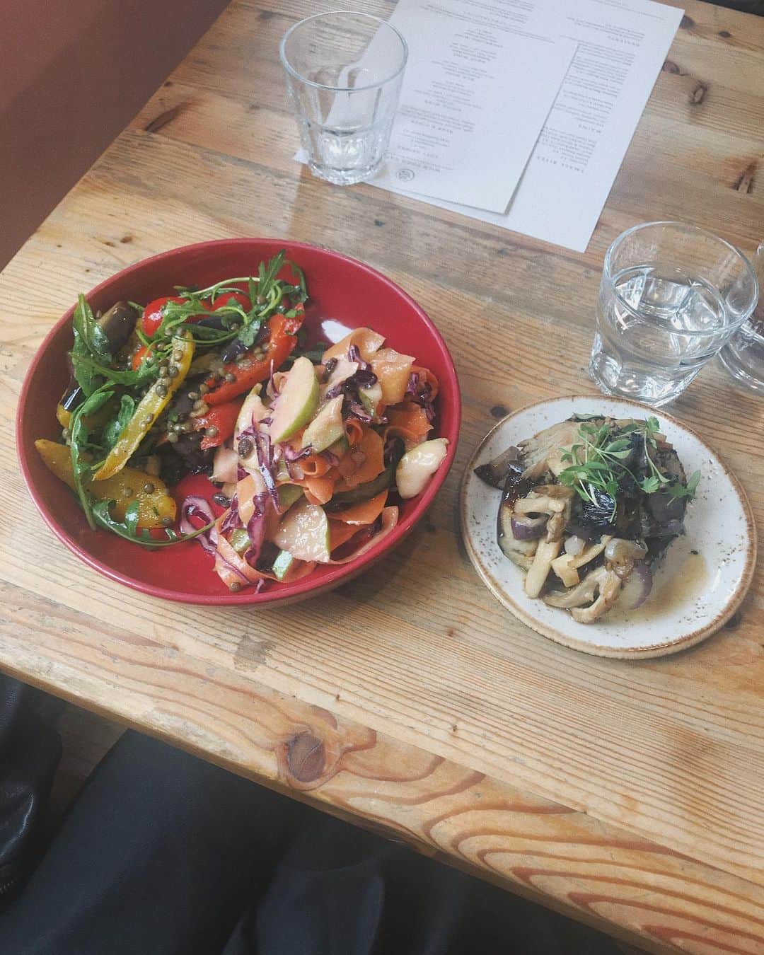松本ゆいさんのインスタグラム写真 - (松本ゆいInstagram)「野菜たっぷりだし 味付けもすごく好みで美味しかった🤤 店員さんも親切で居心地良かった♡ #wildfoodcafe#cafe#vegan#まつゆいの旅#ひとり旅#trip#london#ロンドン#旅」9月4日 15時22分 - yui_m106