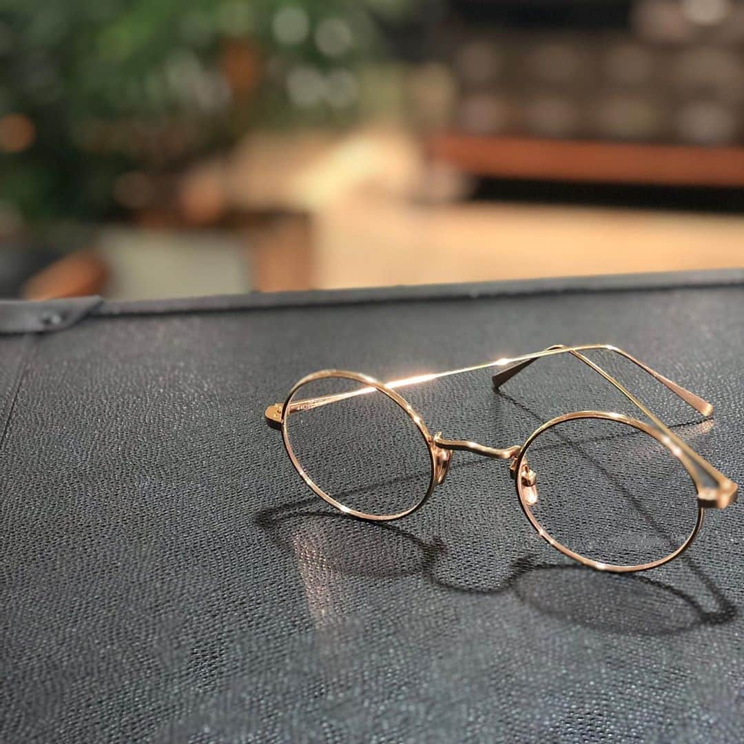 GLOBE SPECS_officialさんのインスタグラム写真 - (GLOBE SPECS_officialInstagram)「【Today’s pick up】 mod.M9 02  col.GP  #todayspickup #lunor  @lunorag  #eyewear #model #A9 #metalframe  #丸メガネ  #store  @globespecs_official  #tokyo  #opticalstore  #wholesalebrand  #ahlem #anneetvalentineyewear  #gernotlindner #globespecs  #lescalunetier  #lunor #laloop  #dianetaylor #robertmarcnyc」9月4日 15時32分 - globespecs_official