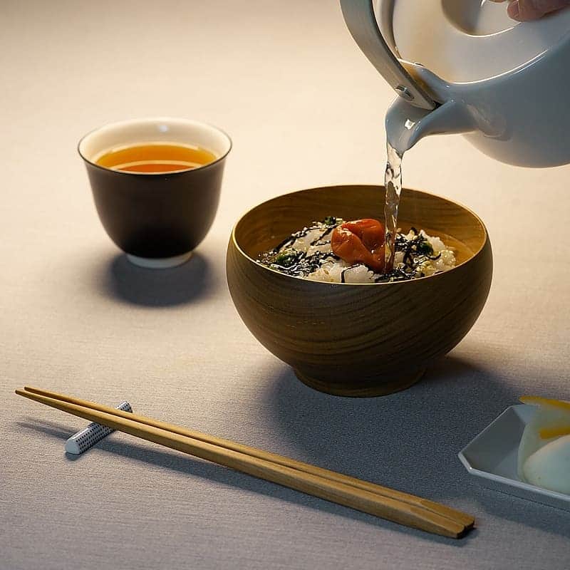 フリーデザインさんのインスタグラム写真 - (フリーデザインInstagram)「. 日本の銘木を素材に、熟練の職人によってひとつひとつ丁寧につくられた「銘木椀（薗部産業）」。味噌汁やお吸い物に使うのはもちろん、スープやサラダを盛り付けるのにも使うことができます。お粥や雑炊、お茶漬け、丼ものなどを盛り付けて、小丼ぶりのような使い方もおすすめ。サイズや木の種類のバリエーションもあり、木の表情やお好みのサイズで選ぶことができます。毎日の食卓で活躍してくれる木椀です。 . ▼詳細はプロフィールのリンクからご覧いただけます。 → @freedesign_jp . 【取扱店舗】 #フリーデザインオンラインショップ #フリーデザイン吉祥寺店」9月4日 15時56分 - freedesign_jp