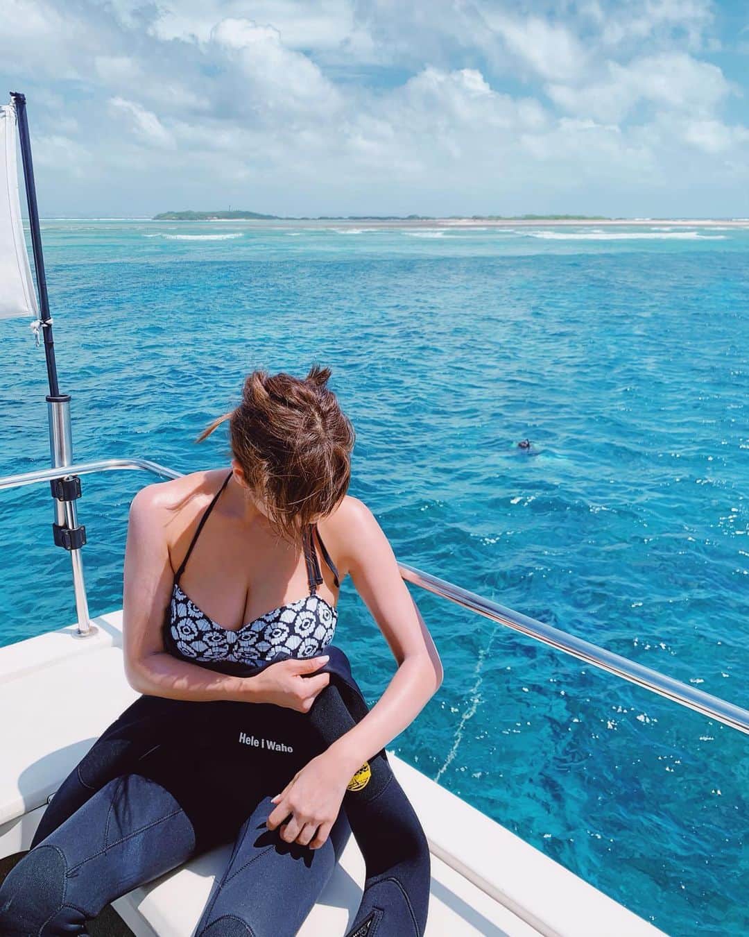 わちみなみのインスタグラム：「体験ダイビングさせてもらいました🐠ニモいっぱいいた☺️☺️海たくさん行ってる😆😆 潜りたいなー！珊瑚を守る日焼け止めのうまい塗り方がわからずいつも真っ白 笑笑😂 #ダイビング #海好き」