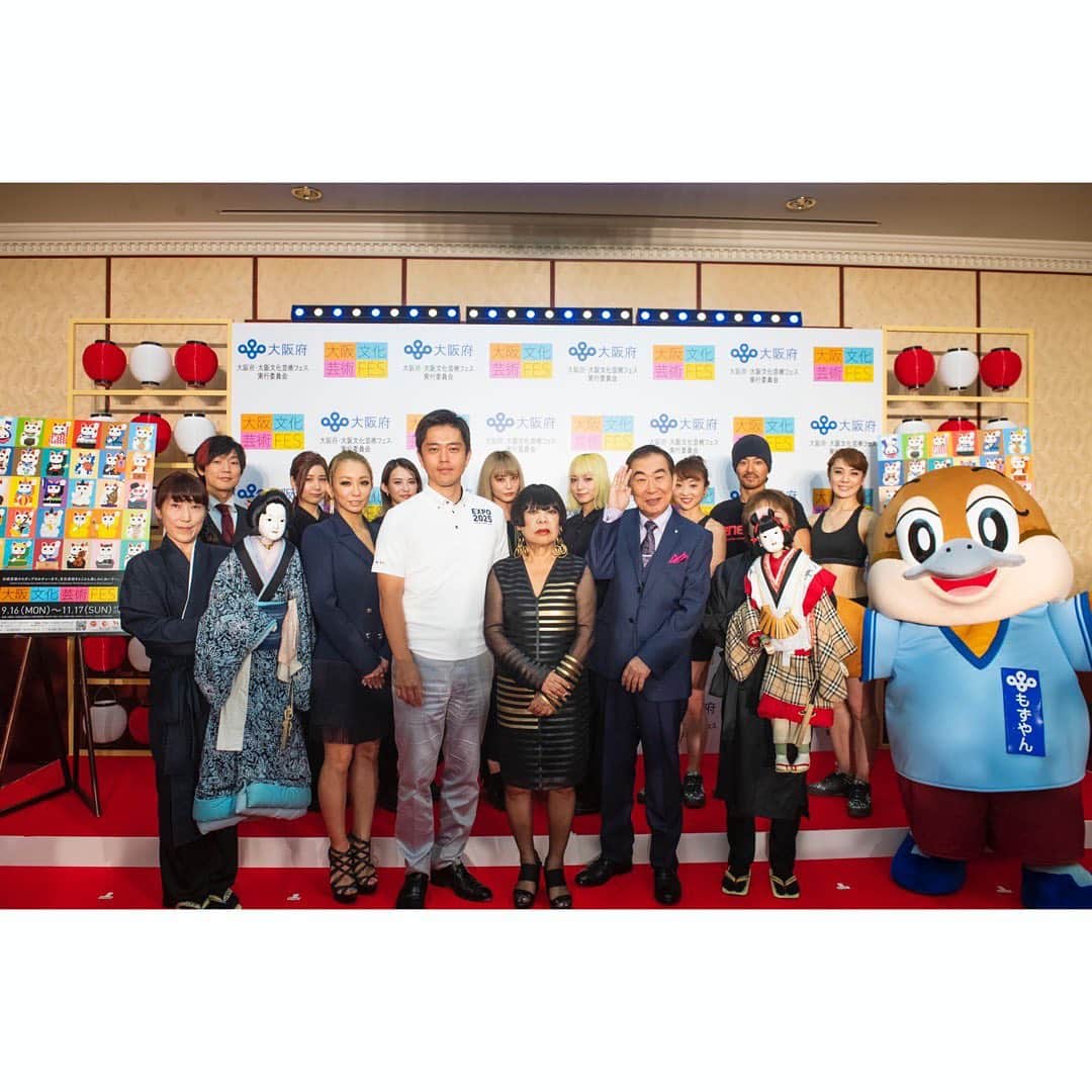 SCANDALさんのインスタグラム写真 - (SCANDALInstagram)「本日は大阪府公館にて行われた "大阪文化芸術フェス" 開催記者会見に登壇しました！ - SCANDALは10/5(土)"大阪文化芸術フェス 2019 DREAM LIVE FM802×SCANDAL-SPECIAL STAGE-" と題して、大阪府下の学生さんとのコラボレーションライブを行います！ #scandal #fm802 #大阪文化芸術フェス」9月4日 16時10分 - scandal_band_official