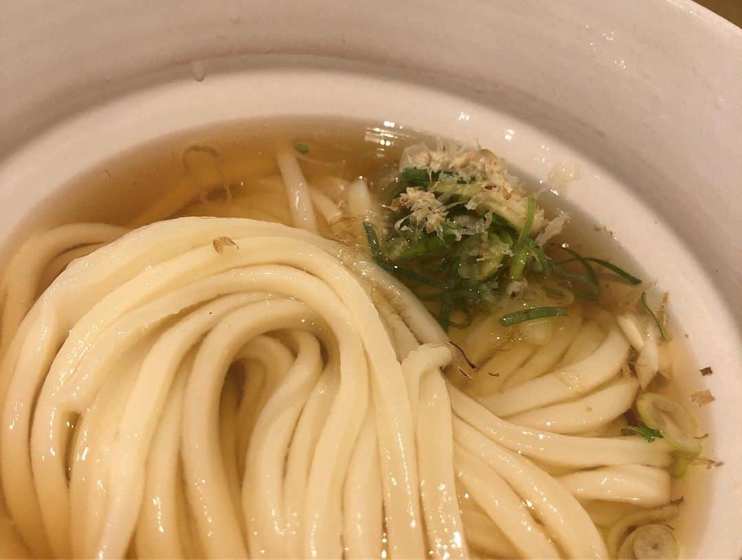 木下望さんのインスタグラム写真 - (木下望Instagram)「ずっと行ってみたかった #切麦や甚六 へ行ってきました💞 関西出汁って書いてあった🎶美味しかった〜😿冷かけを食べたよ💞 #一福うどん とか #丸香 の出汁のちょっと味濃い版って感じで、 麺は #野の香 のちょっと細い版って感じだった🥺好き🥺つるつるもちっコシちょい強め🥺 天ぷらも揚げたてだった🦐ランチでもちょい呑みランチってゆうのがあったよ🎶お酒も飲めるお店だった！ 一人でも入りやすかった💞 #うどん #毎日うどん #のんちゃんうどん」9月4日 16時13分 - nonchan_starmarie
