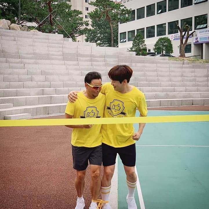 アン・ジェホンのインスタグラム：「이봉주선수님과 이인삼각 달리기 영광입니다 ^^ 세상을바꾸는금융#KB」