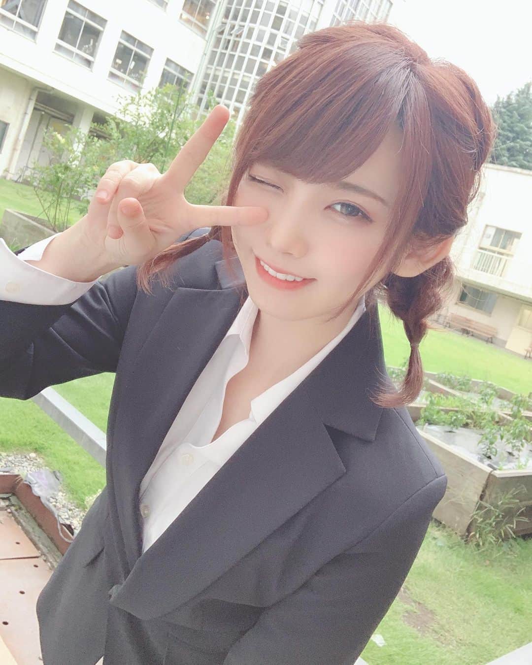 えなこさんのインスタグラム写真 - (えなこInstagram)「三つ編み＋スーツ姿😉✨ #suitstyle #officelady #japanesegirl」9月4日 16時35分 - enakorin