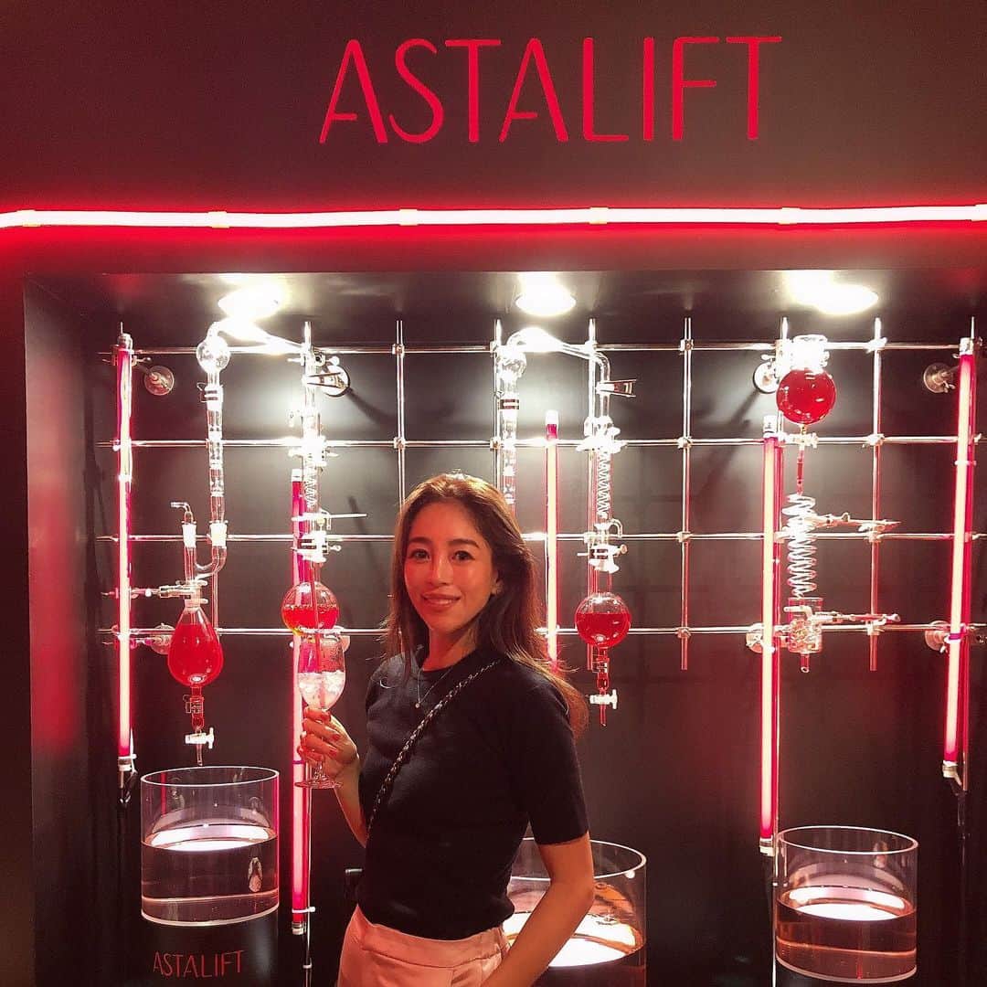 大桑マイミのインスタグラム：「ASTALIFT partyへ  ヒト型ナノセラミド 浸透力凄い。 さらっとして しっかりハリと潤い与えてくれる。 #アスタリフトラボ #アスタリフトジェリー #アスタリフト」